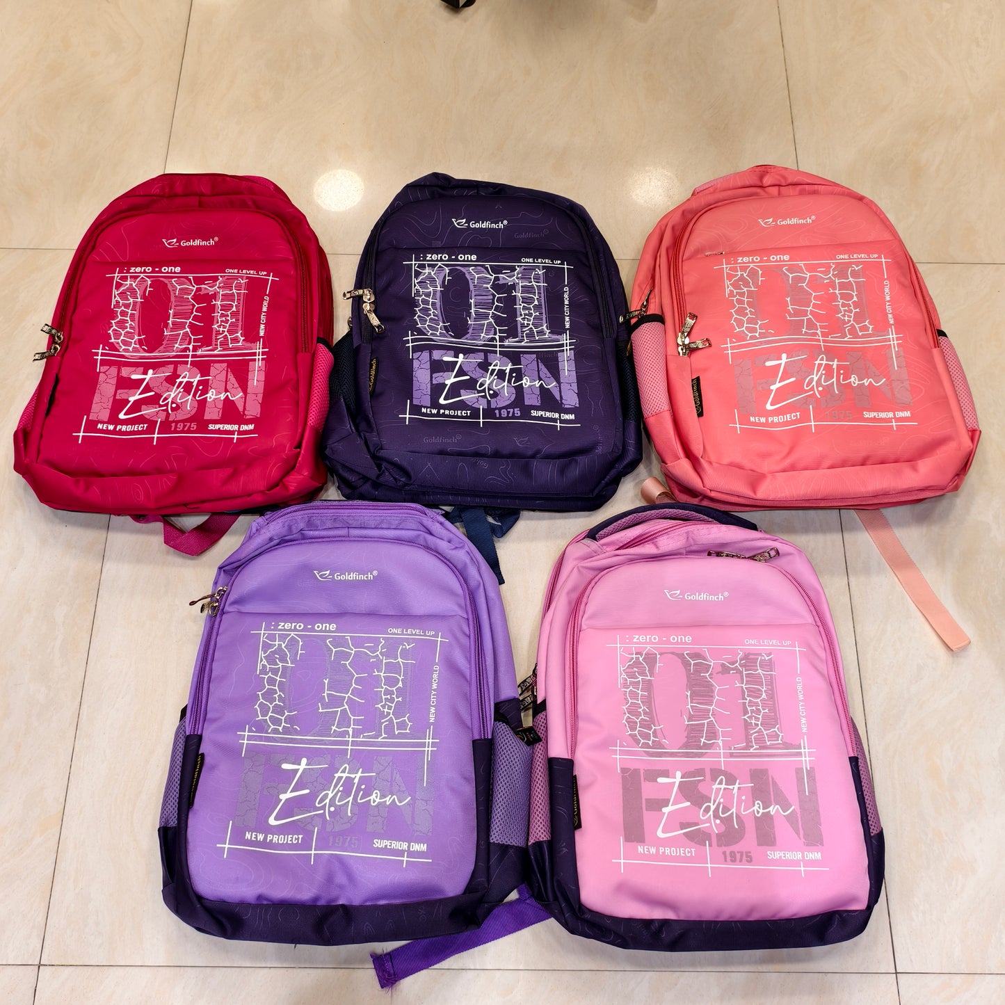Medium size school bag for 2nd to 5th class kids