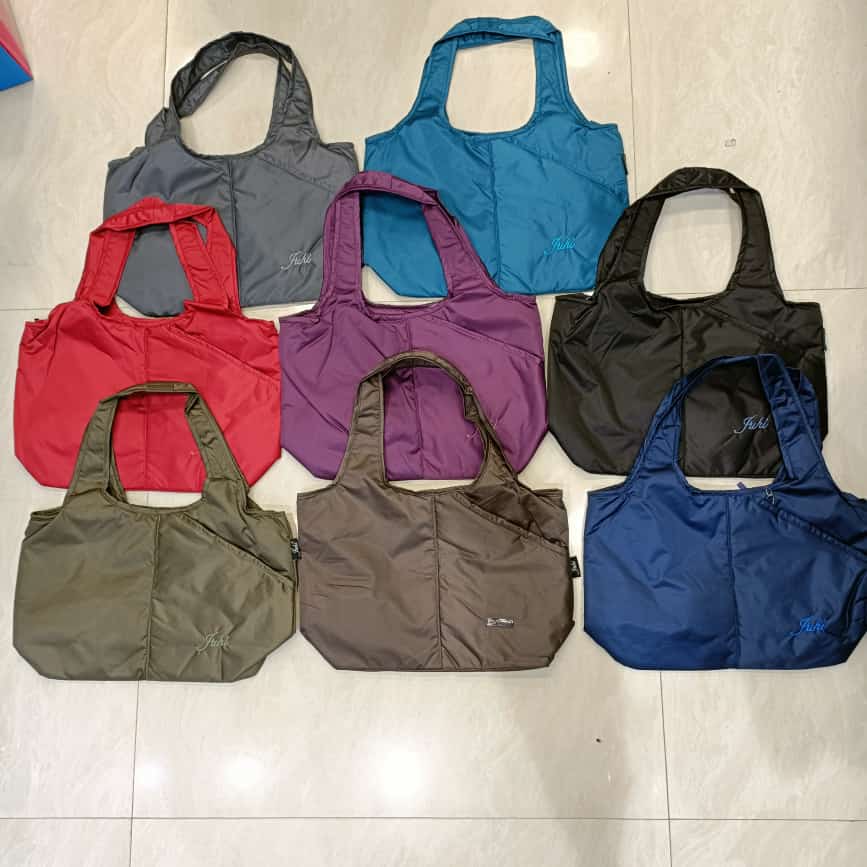 Juhi handbag with 6 pocket with seperate bottle compartment