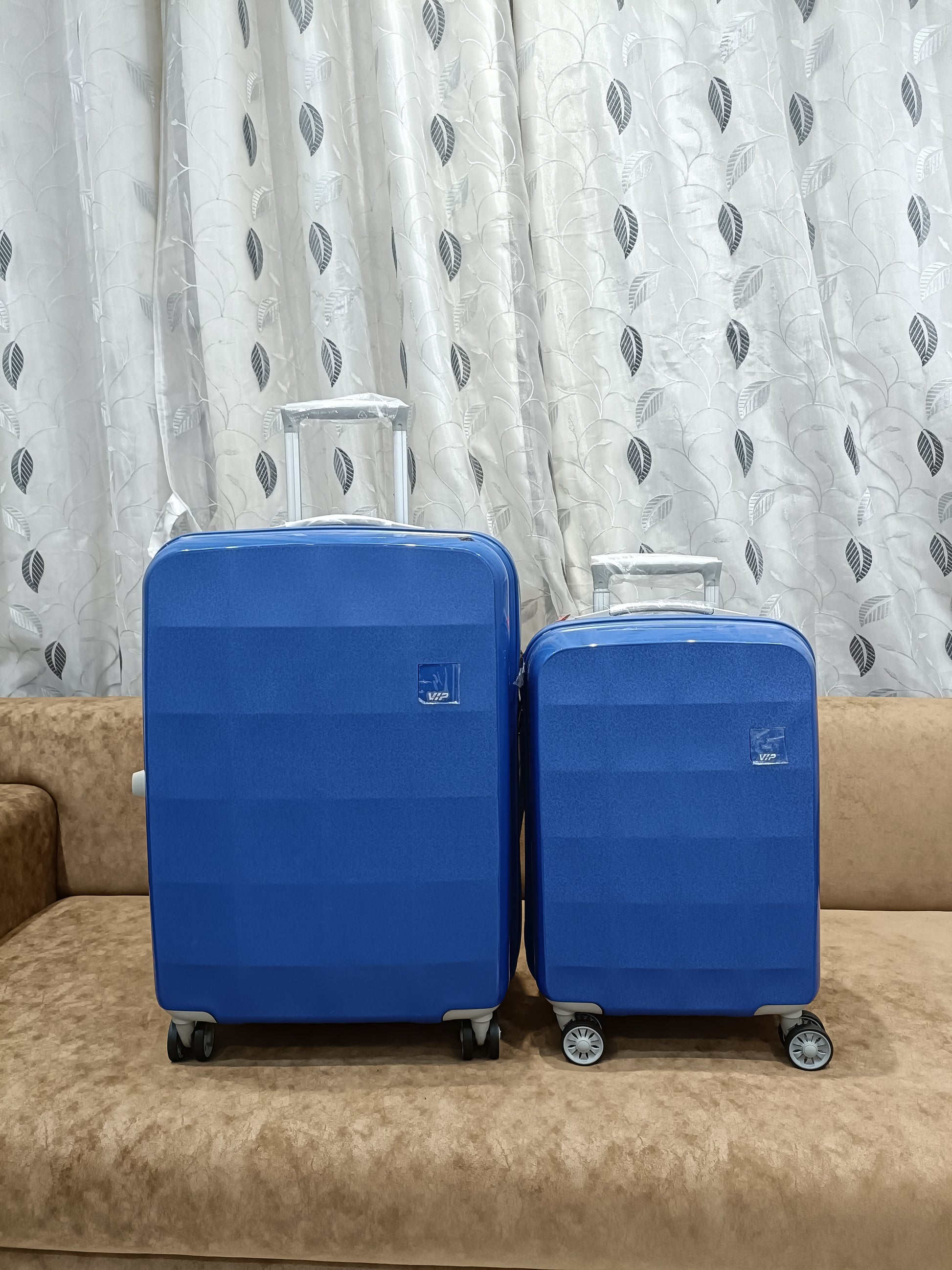 VIP Plastic Hard 55 cms Luggage (MIRTEC55JBK_Black) : Amazon.in: Fashion